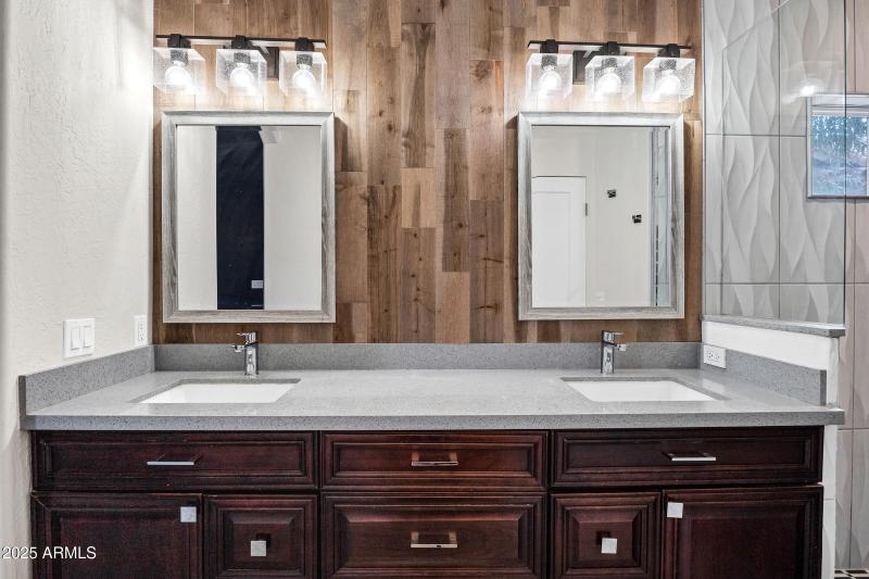 Dual Sinks in Primary Bath