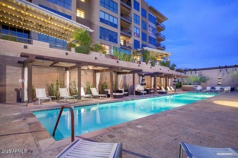 Kierland Plaza Lofts