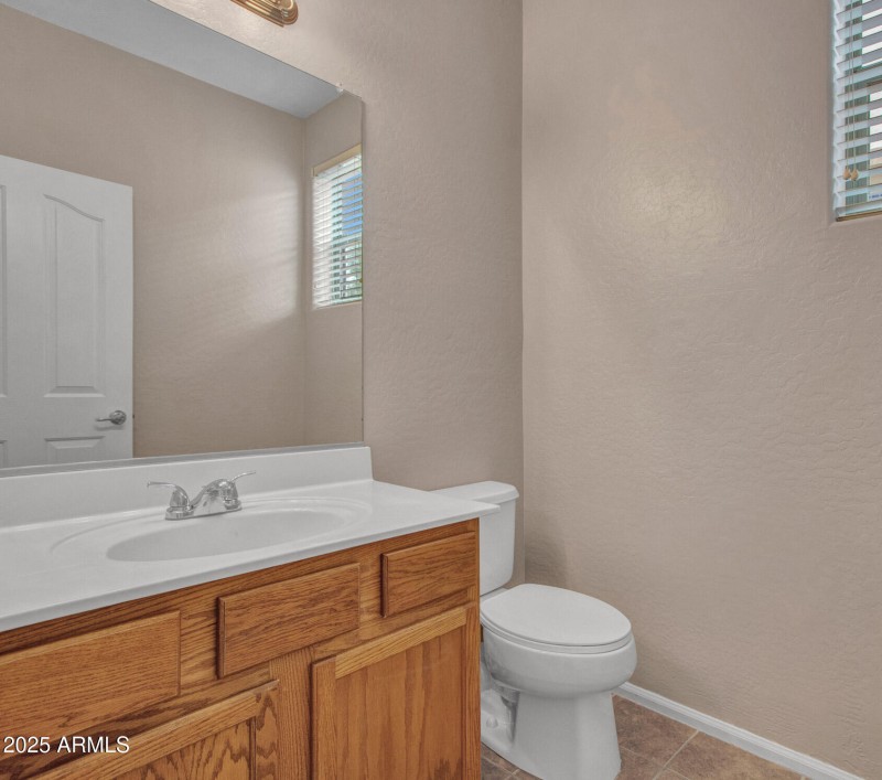 06-Powder room