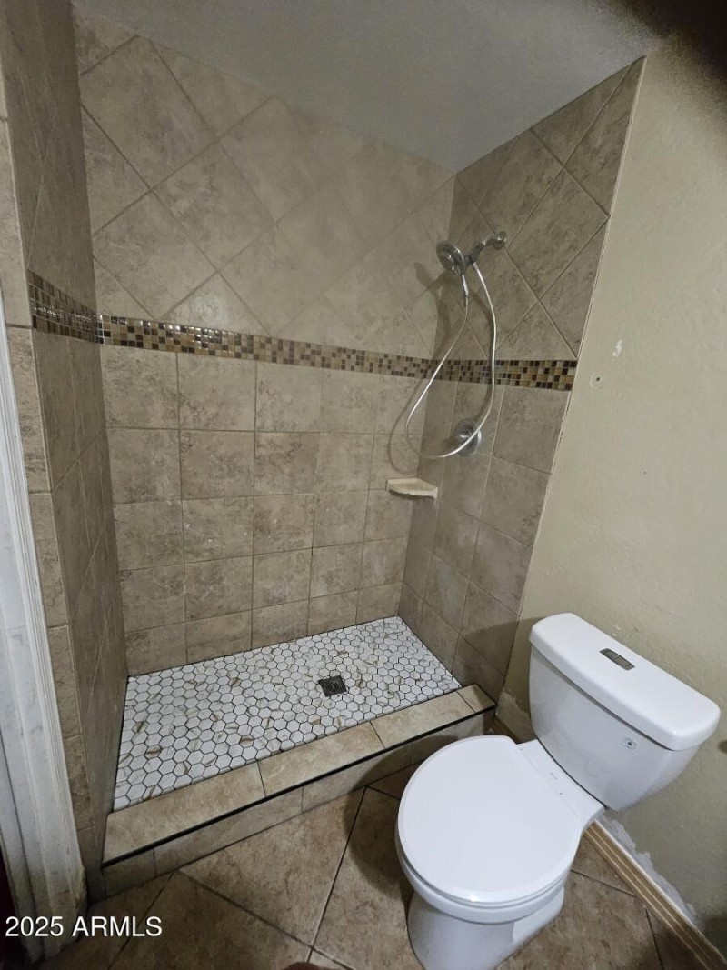 Resized_Resized_20250220_005933_17400403