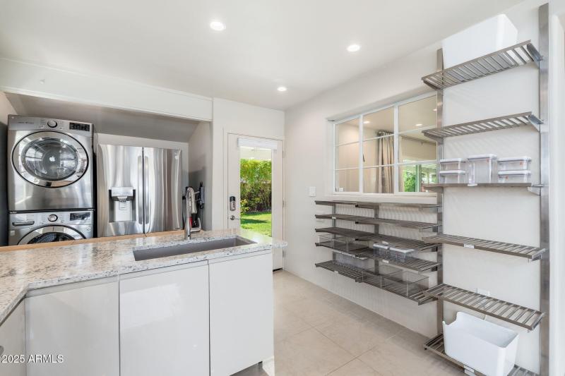 Open pantry design