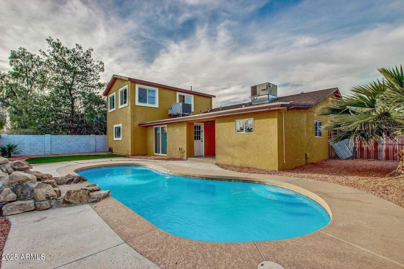 02 - Backyard with Pool