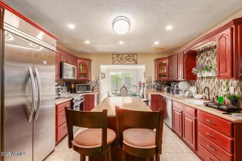 03 - Kitchen