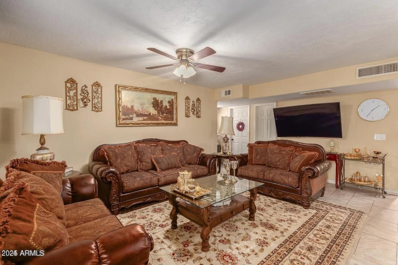 07 - Living Room