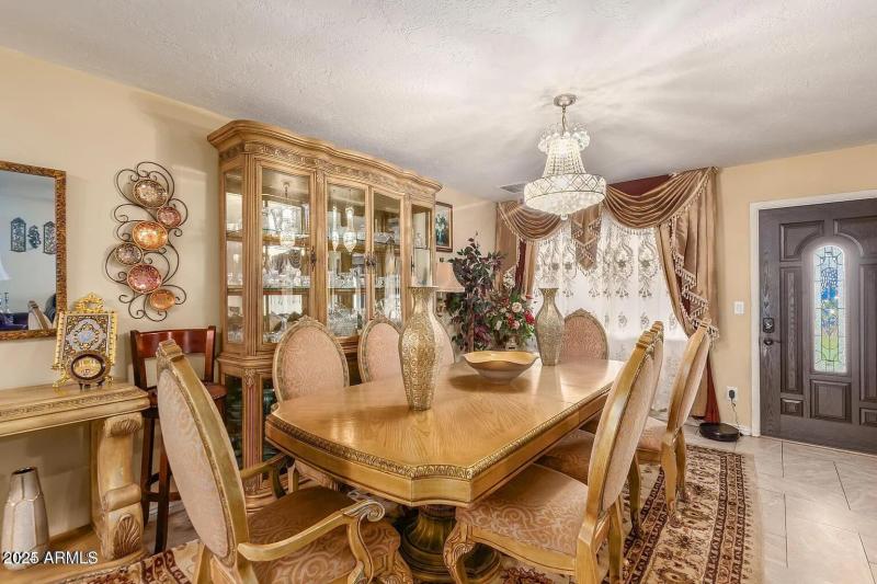 09 - Dining Area