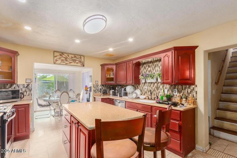 11 - Kitchen