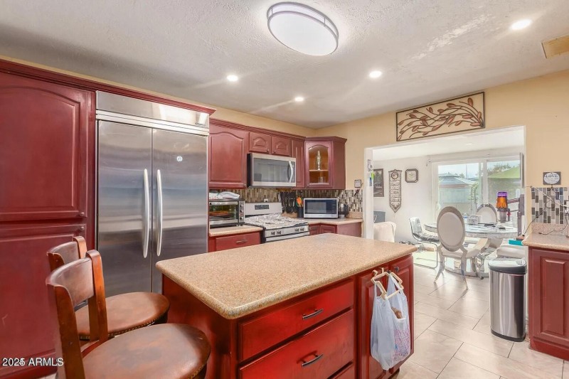 12 - Kitchen