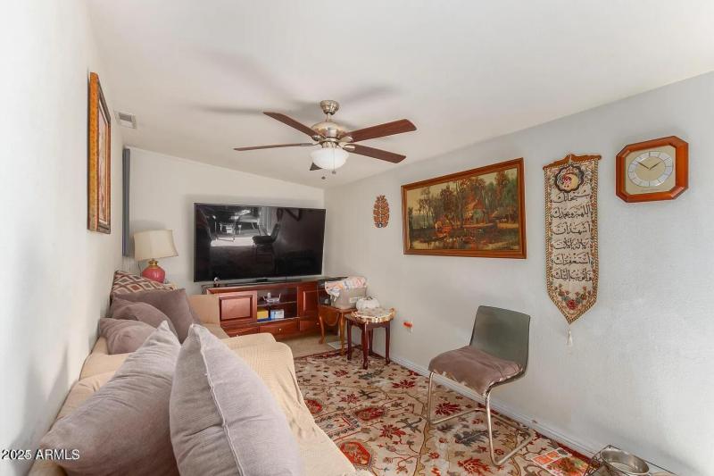14 - TV Room