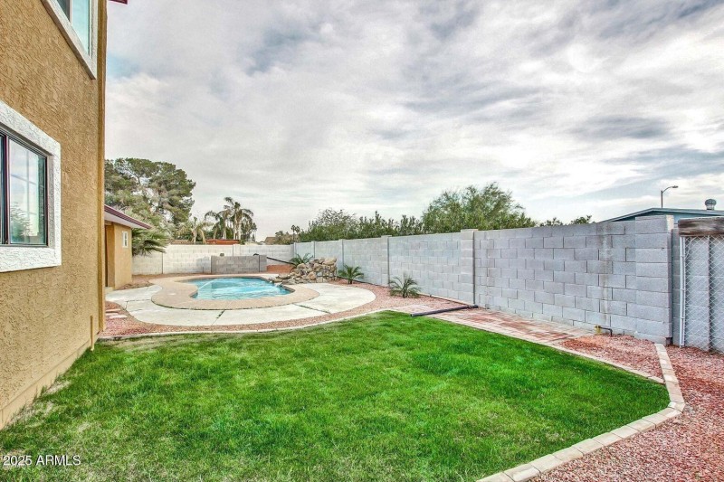 30 - Backyard
