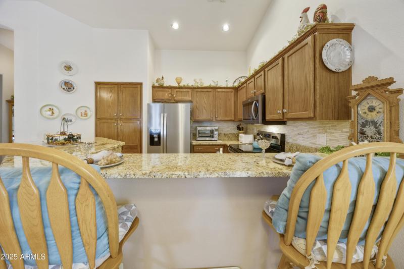 Kitchen with breakfast bar