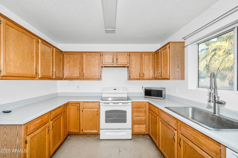 07-17707-E-Karsten-Drive-7