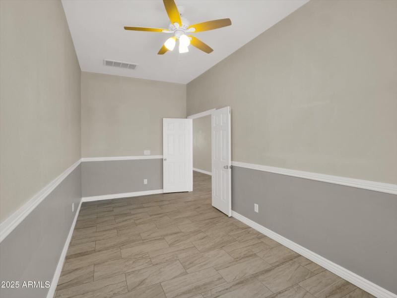 09-8854 W Augusta Avenue-9