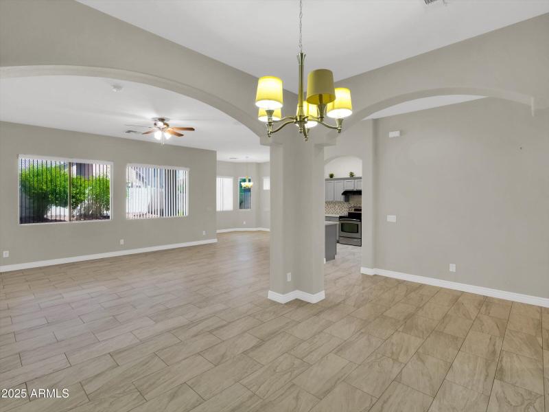 28-8854 W Augusta Avenue-28