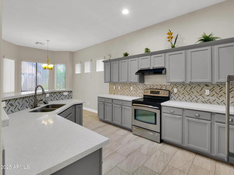 35-8854 W Augusta Avenue-35