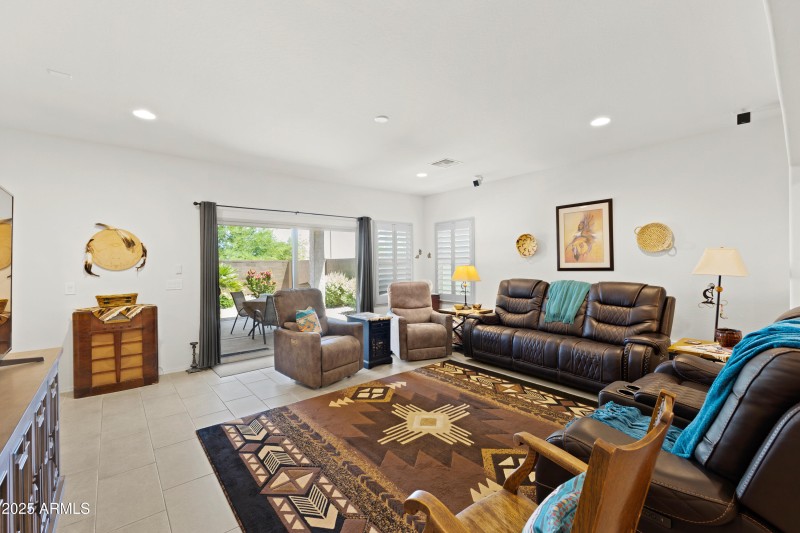 3655 N Astoria Dr-16