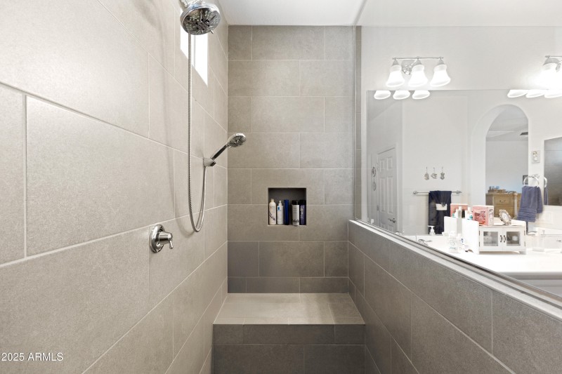 3655 N Astoria Dr-26