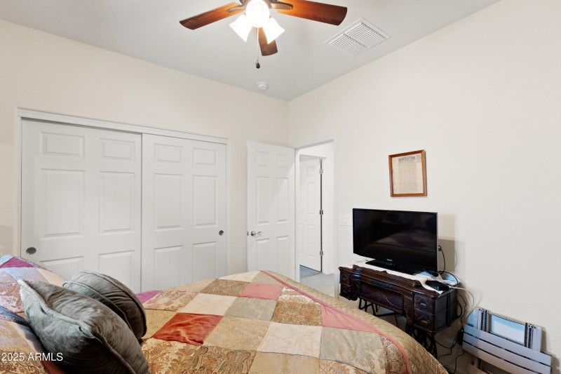 3655 N Astoria Dr-28