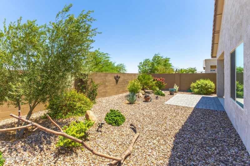 3655 N Astoria Dr-38