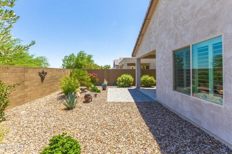 3655 N Astoria Dr-39