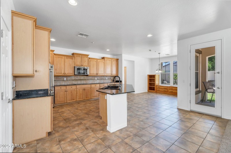 16-web-or-mls-20507 W Daniel Pl -16