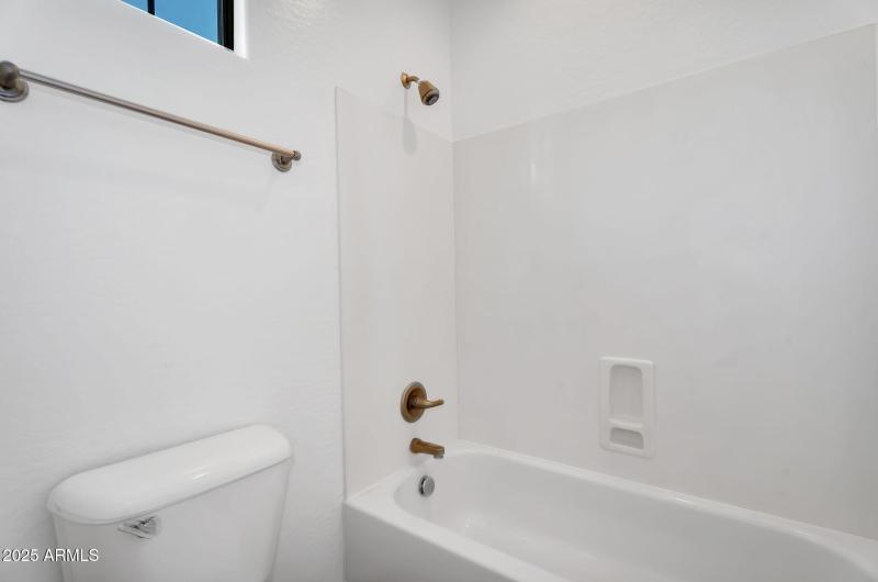 36-web-or-mls-20507 W Daniel Pl -36