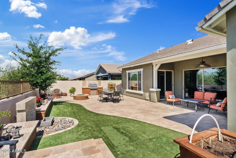 Seamless Indoor-Outdoor