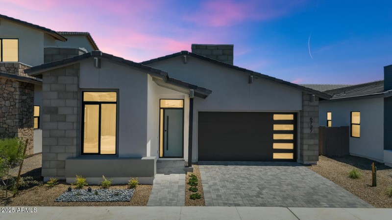 6727 N 9th Dr-large-004-001-6727 N 9th D