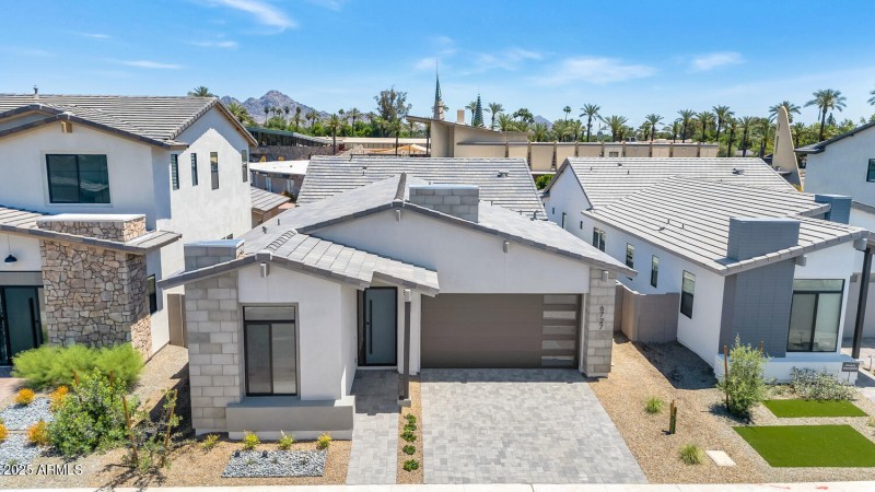 6727 N 9th Dr-large-005-003-6727 N 9th D