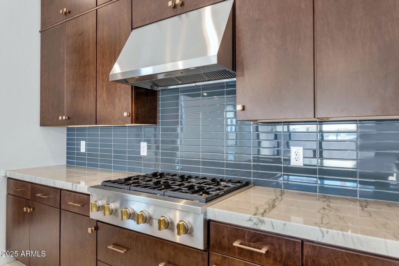 6727 N 9th Dr-large-020-042-6727 N 9th D