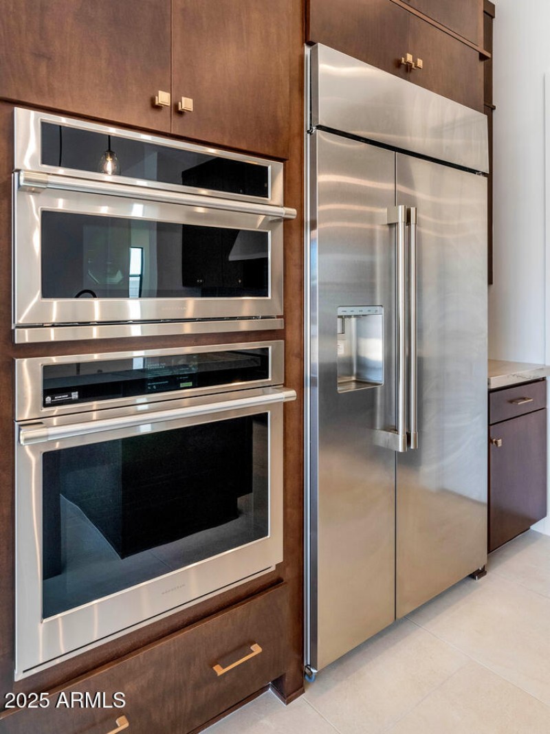 6727 N 9th Dr-large-021-012-6727 N 9th D