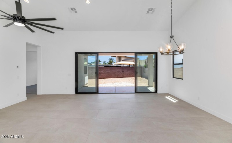 6727 N 9th Dr-large-017-017-6727 N 9th D