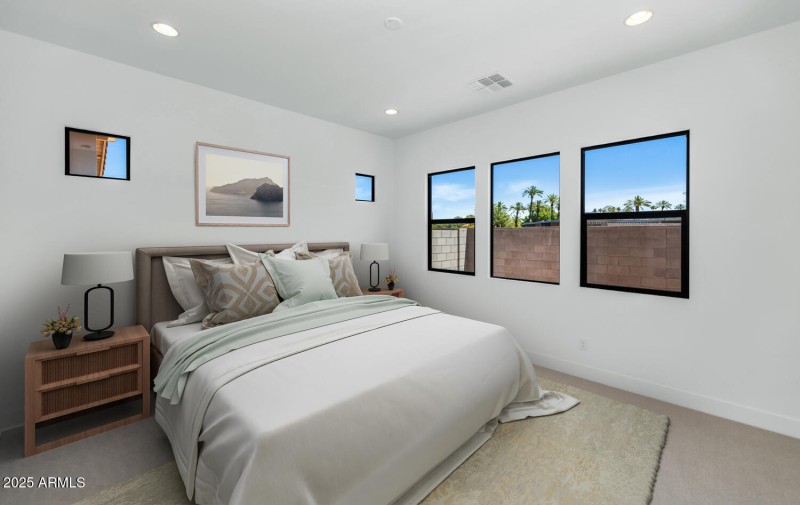 6727 N 9th Dr-large-024-024-6727 N 9th D