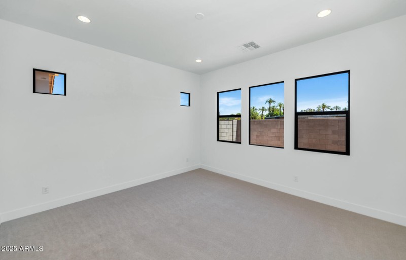 6727 N 9th Dr-large-025-045-6727 N 9th D