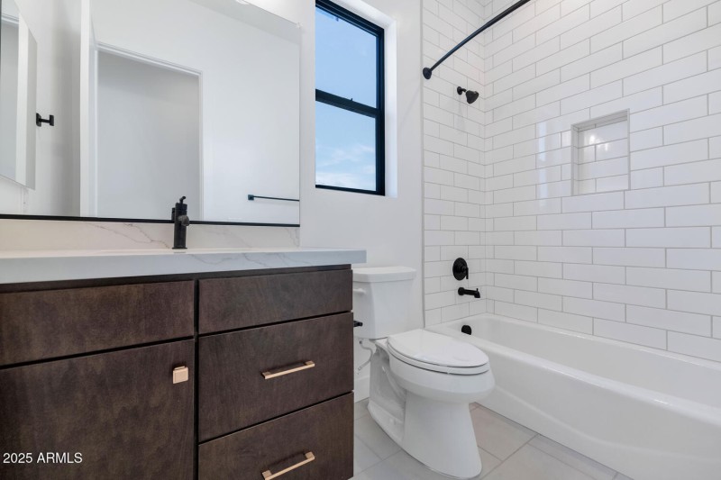 6727 N 9th Dr-large-037-036-6727 N 9th D