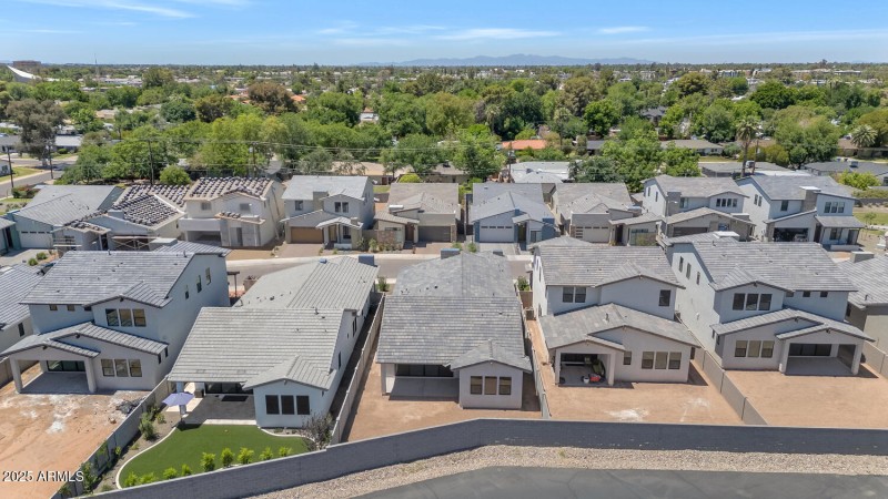 6727 N 9th Dr-large-041-007-6727 N 9th D