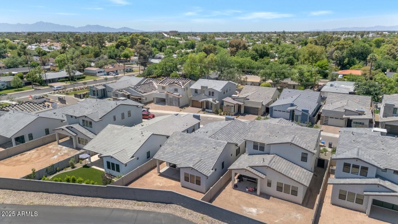 6727 N 9th Dr-large-045-008-6727 N 9th D