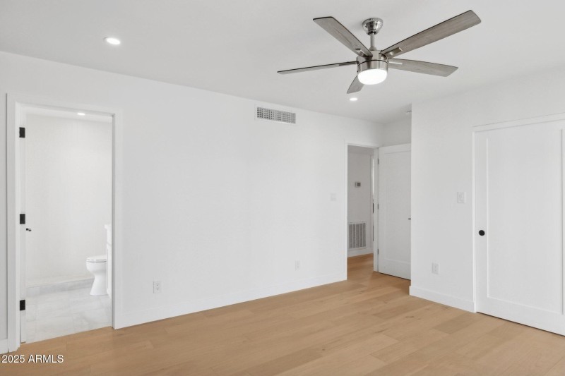 26-web-or-mls-342-e-orangewood-ave