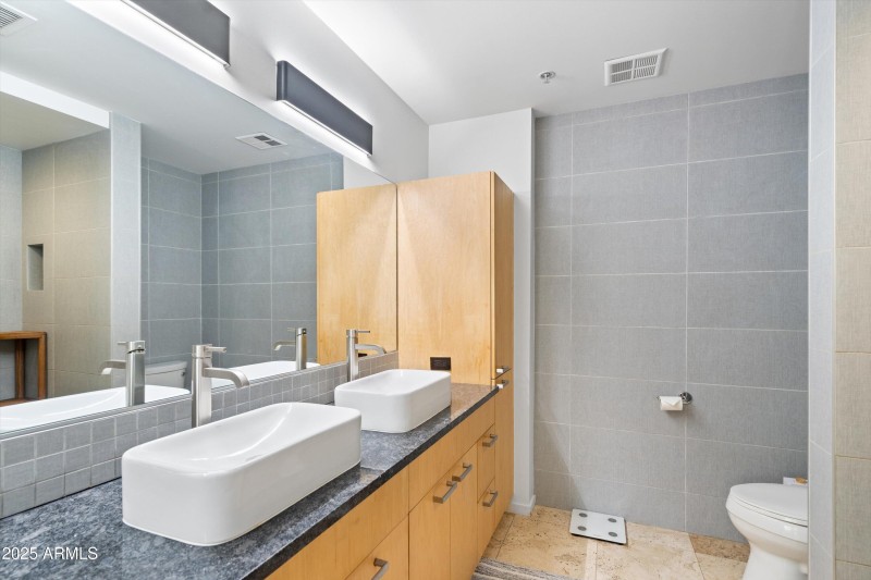 32-Primary Bathroom
