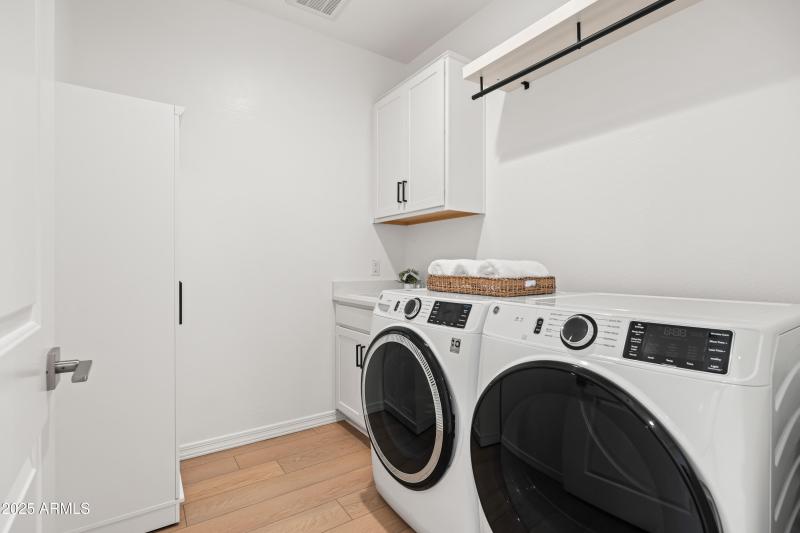 2j laundry room