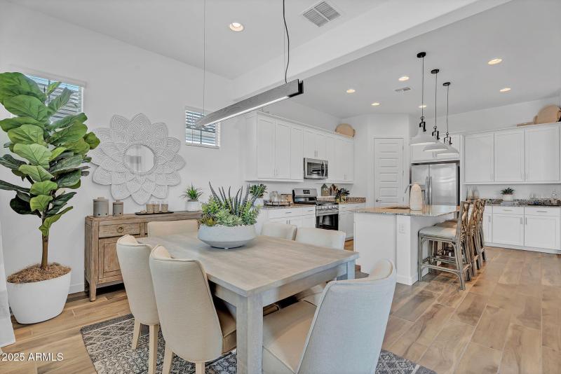 21-web-or-mls-21934 E lords Court-18