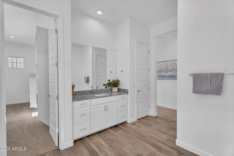 35-web-or-mls-21934 E lords Court-32