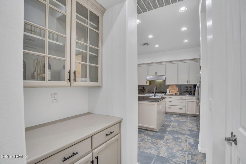 12-web-or-mls-4756 E Ironhorse Rd-12