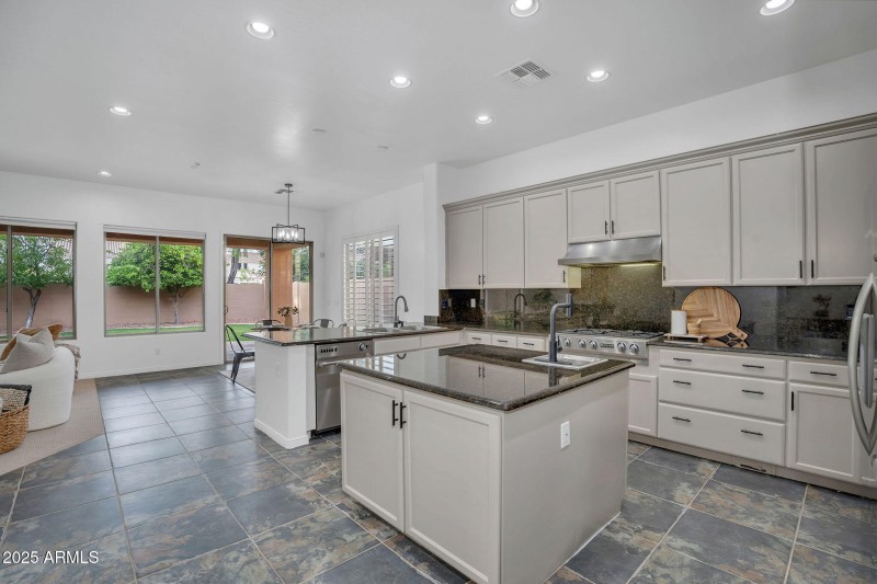 13-web-or-mls-4756 E Ironhorse Rd-13