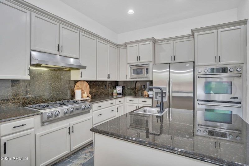 16-web-or-mls-4756 E Ironhorse Rd-16