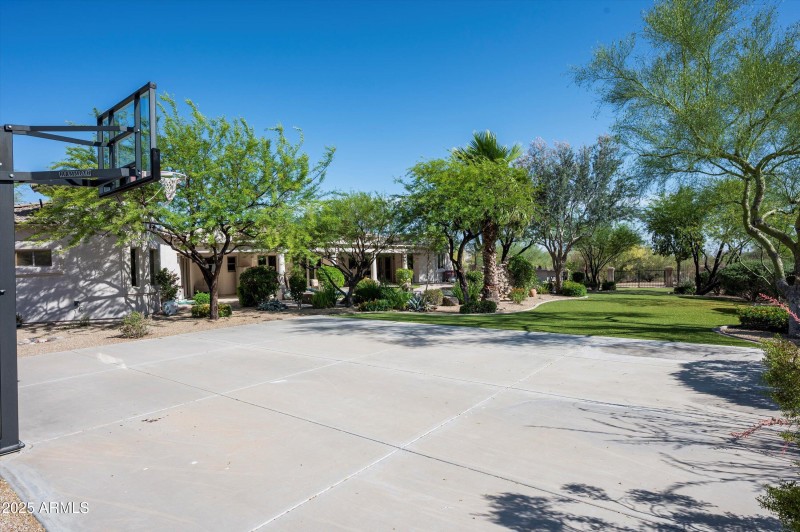 55-22022 N Calle Royale St-55