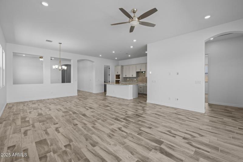 6)GREAT ROOM