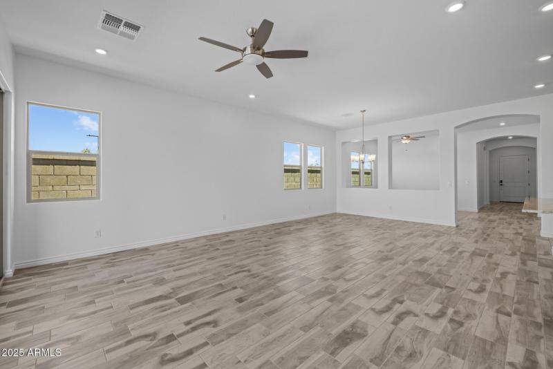 7)GREAT ROOM