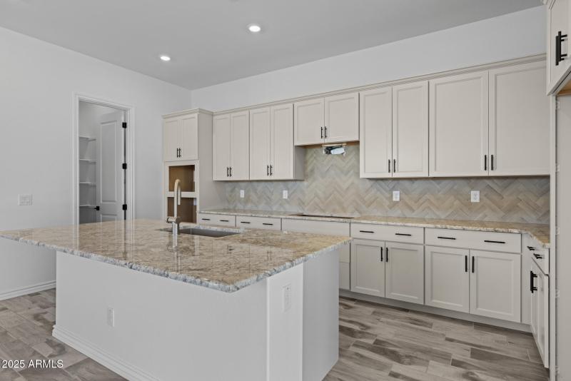 9)KITCHEN