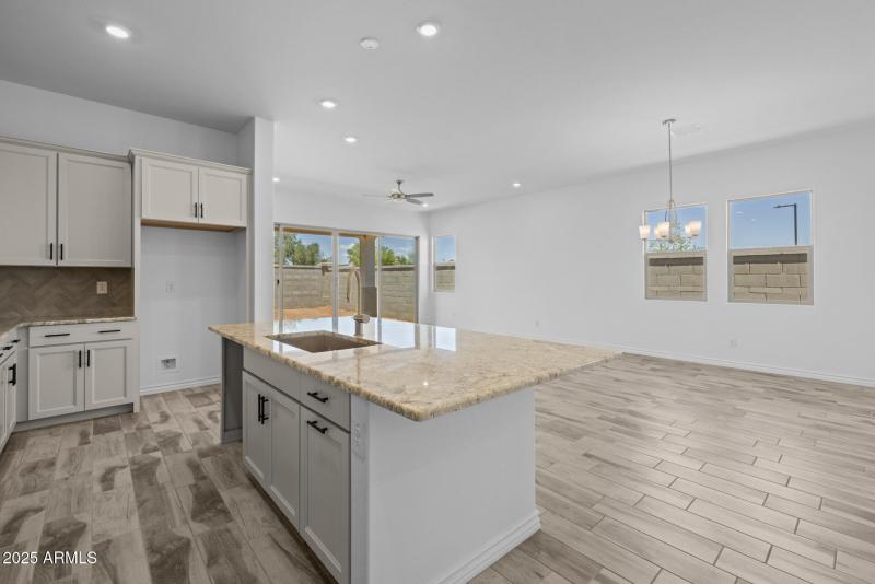 12)KITCHEN