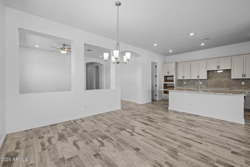 14)KITCHEN